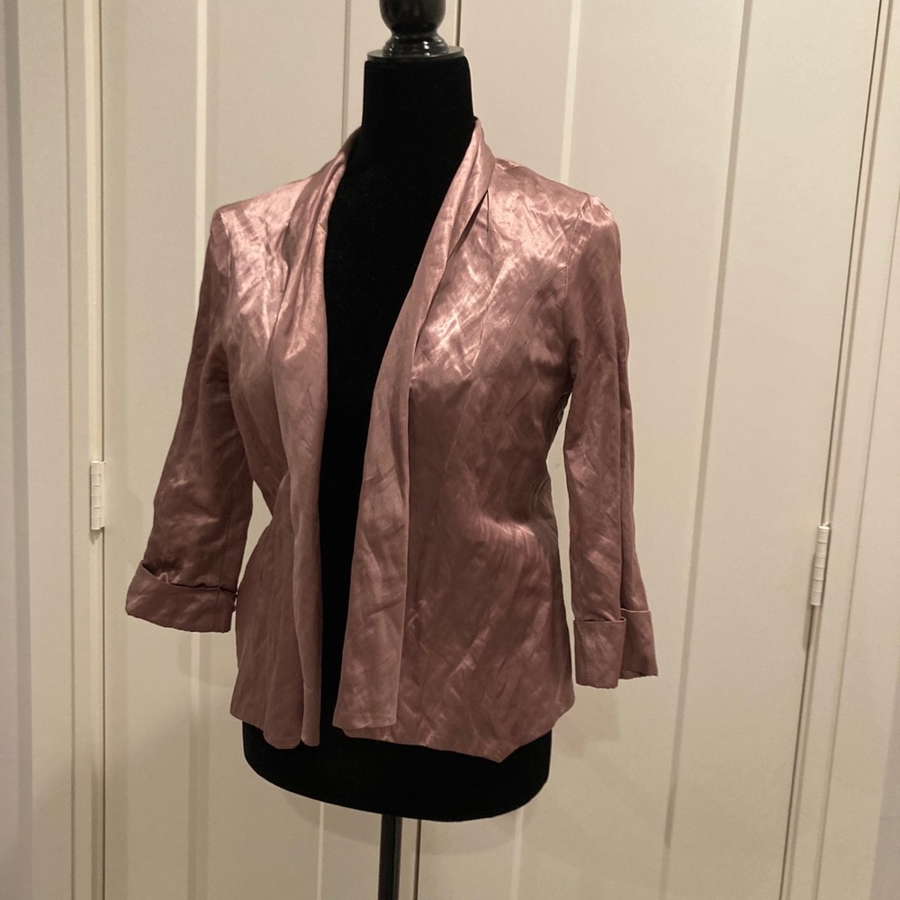 Alberto Makali 3/4 sleeve blazer in metallic pink!
